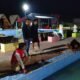 UKUR -Pihak kepolisian mengukur panjang dan lebar kolam renang, serta kedalaman kolam renang, untuk mengetahui faktor penyebab korban tenggelam di Kolam Renang Dian Kusuma Sempadung.