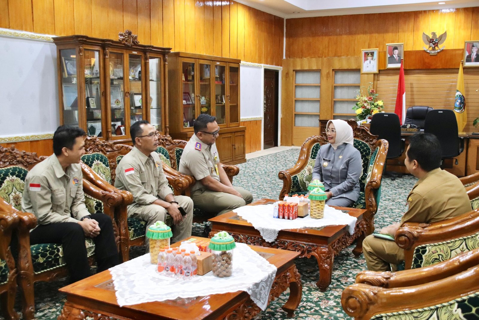 SILATURAHMI -Momen penting, silaturahmi Kepala BPN Kabupaten Mempawah dan jajaran dengan Bupati Mempawah, Erlina Ria Norsan.