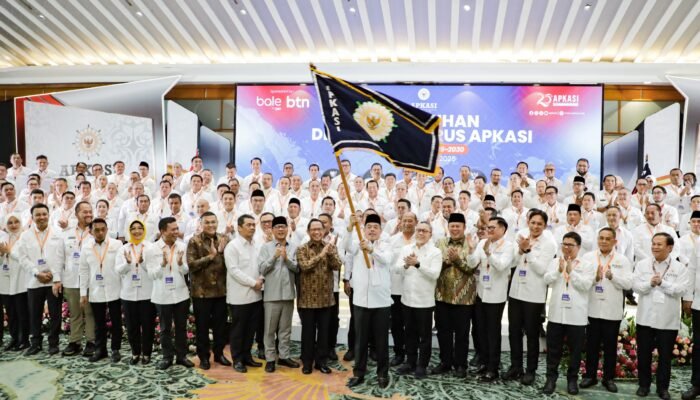 Mendagri Lantik Bupati Sambas sebagai Waketum APKASI Bidang Perekonomian