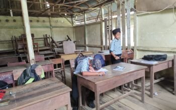 Potret memprihatinkan ruang belajar MIS Nurul Islam Seradi B, Salatiga, Kabupaten Sambas.