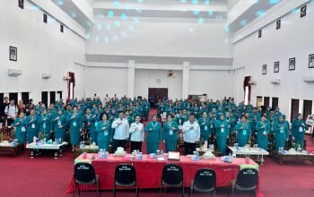 Ketua TP PKK Kalbar Erlina Ria Norsan Buka Rakerda X di Landak