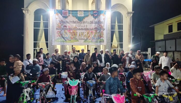 32 Anak Yatim di Sungai Pinyuh Dapat Santunan, Bawa Pulang Sepeda Baru