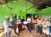 Pemerintah Daerah Kabupaten Mempawah menyalurkan bantuan kepada Anwar