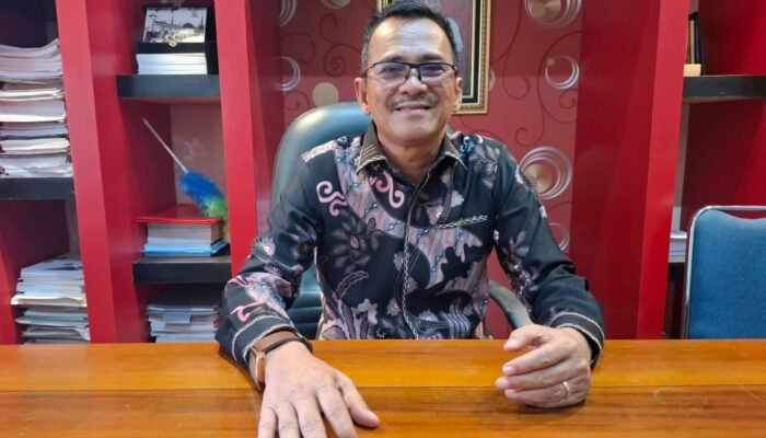 Ferdinan Minta Perlakuan Khusus Pemda atas Putusnya Jembatan di Kecamatan Tebas