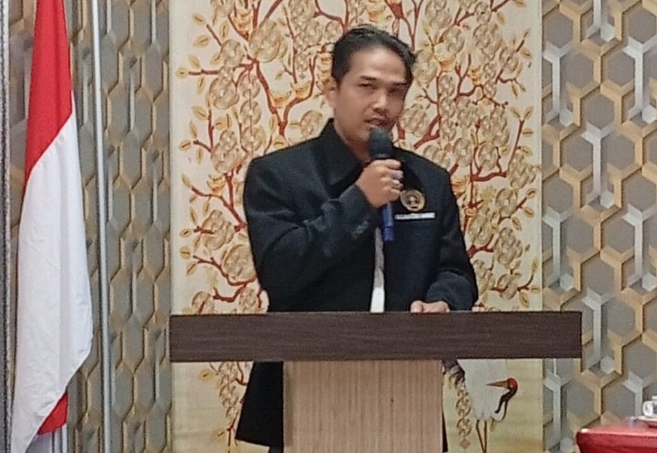 Ketua PWI Kalbar, Kundori saat memberikan sambutan di kegiatan Pokja PWI Sekadau, Senin 28 Juli 2025.