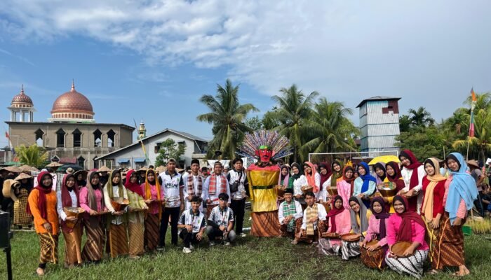 Karnaval Akbar Se-Benua Sungai Baru Meriahkan HUT ke-80 RI di Kecamatan Teluk Keramat