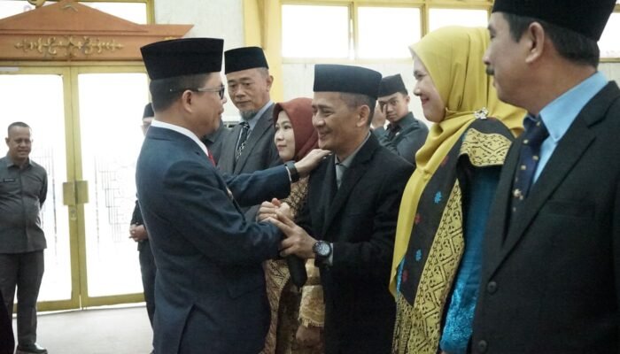 Lantik Sejumlah Pejabat di Lingkungan Pemkab Sambas, Bupati Satono Tegaskan Komitmen Pelayanan Publik