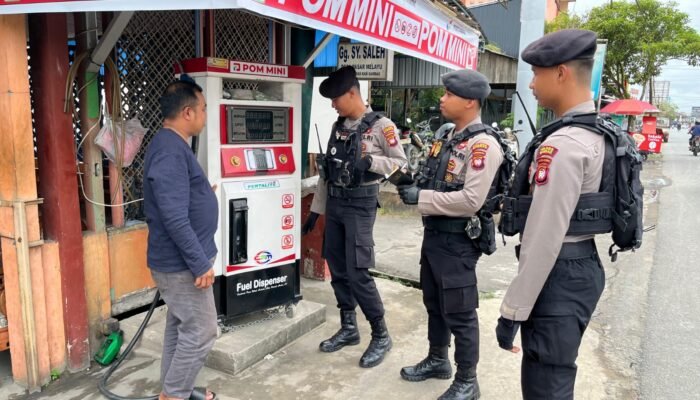 Antisipasi Aksi Kriminal, Polres Sambas Gelar Patroli Jalan Kaki di Kawasan Ramai
