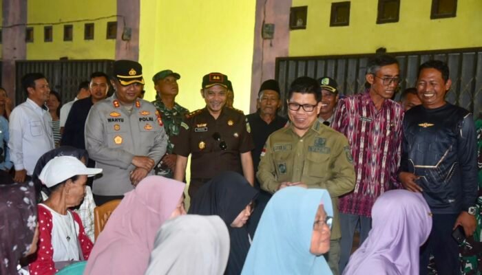 Bupati Sambas Hadiri Kegiatan Operasi Pasar Murah di Kecamatan Subah
