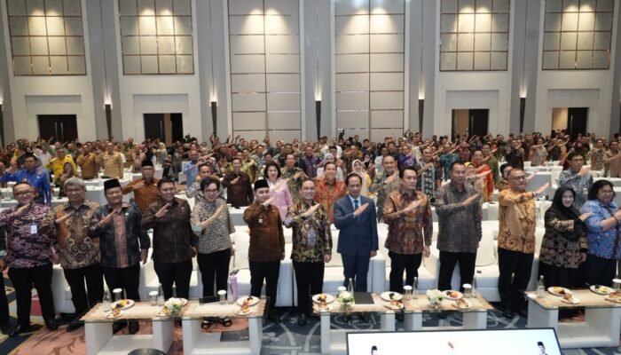 Gubernur Norsan Ajak Setiap Daerah di Kalbar Tingkatkan Kebersihan Lingkungan Sesuai Penilaian Adipura Baru