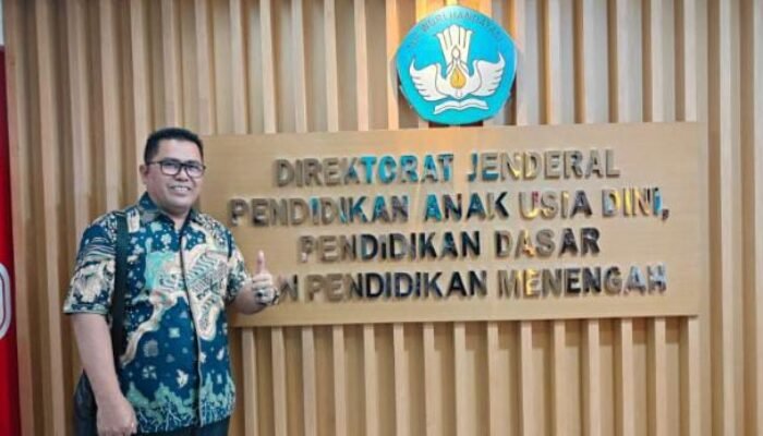 Ketua Komisi IV DPRD Sambas Dampingi Forum Tenaga Honorer Pendidikan Sampaikan Aspirasi ke Kemendikbud