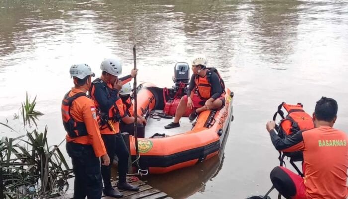 Warga Karangan Hilang Saat Mandi di Sungai Sasak, Hingga Kini Basarnas Masih Lakukan Pencarian