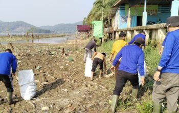 Pokdarwis Paggong Sebedang Edukasi Masyarakat Agar Tidak Buang Sampah di Danau