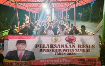 Wakil Ketua III DPRD Kabupaten Sambas, Ferdinan Syolihin saat melakukan reses di Desa Mensere, Rabu 6 Agustus 2025.