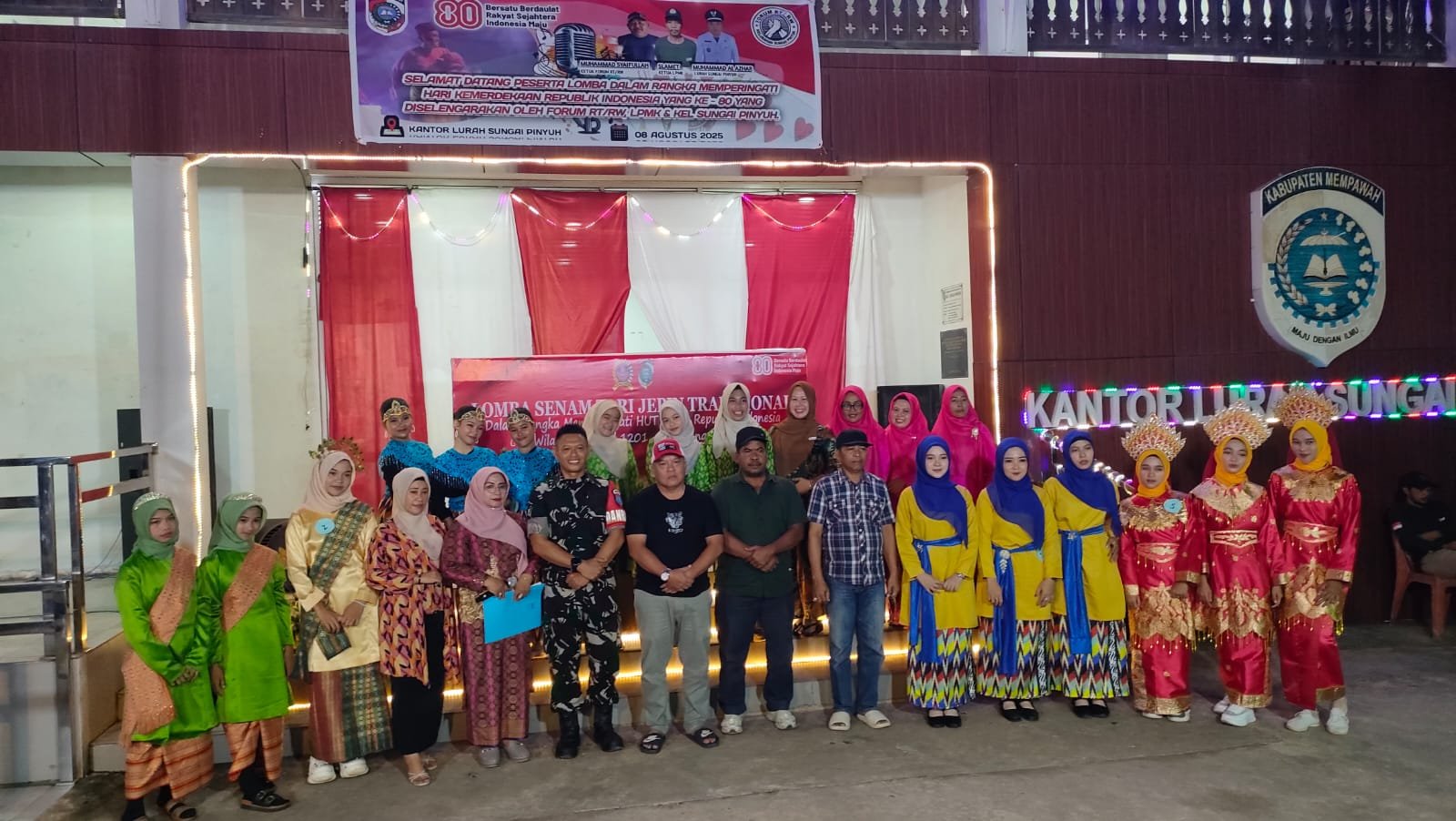 Pemenang lomba tari jepin di Kelurahan Sungai Pinyuh dalam rangka HUT RI ke-80.