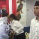 Bupati Erlina menyerahkan remisi kepada warga binaan Rutan Mempawah.
