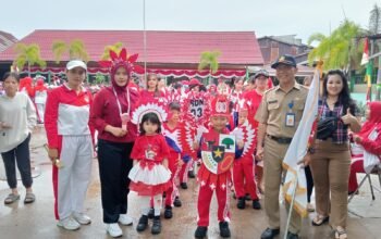 Momen jalan santai SD Negeri 03 Sungai Pinyuh.
