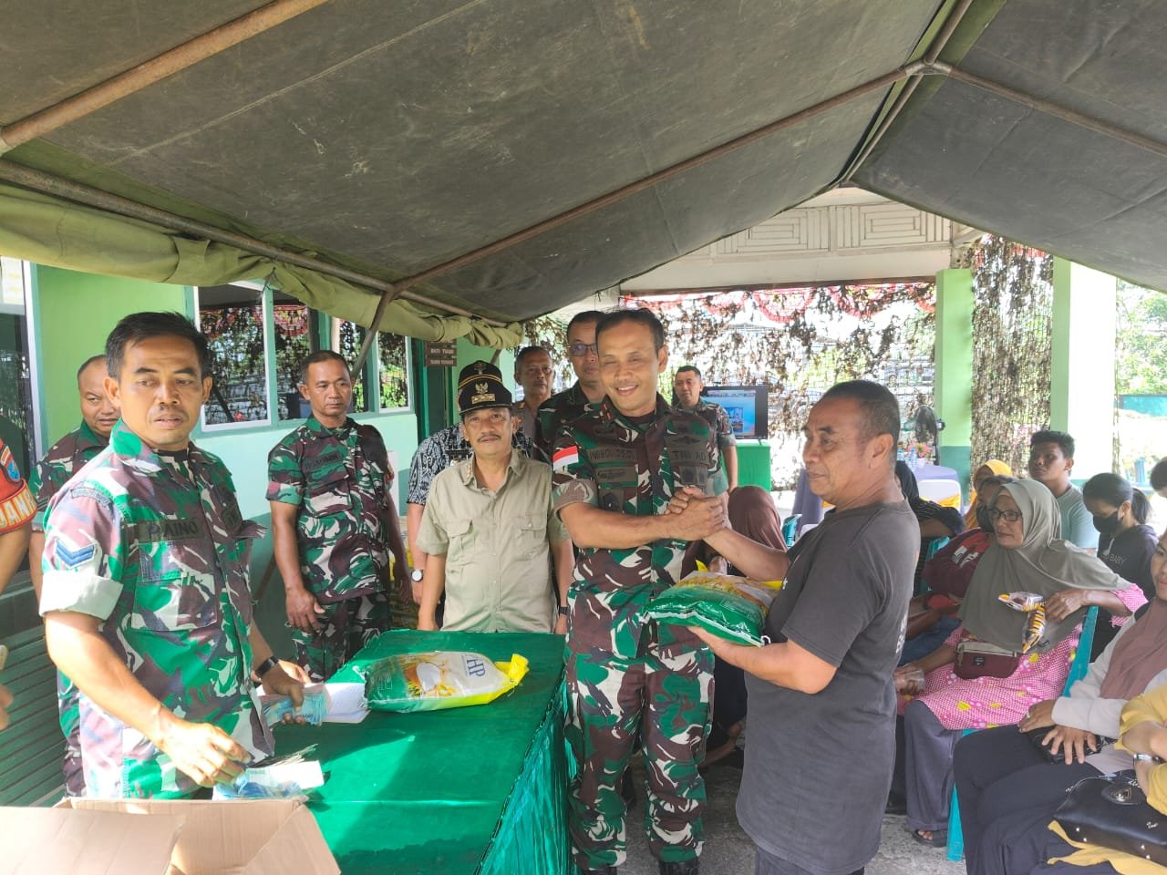 Koramil Sungai Pinyuh gelar gerakan pangan murah.