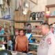 Anggota Polsek Sungai Pinyuh datangi TKP bengkel motor yang dibobol maling di Jalan Raya Sungai Batang.