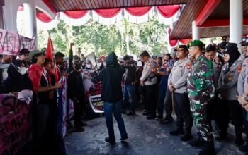 Unjuk Rasa di Sambas