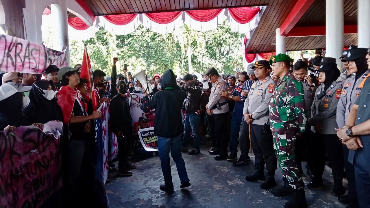 Unjuk Rasa di Sambas