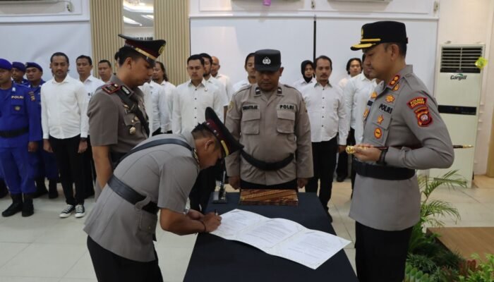 Kapolres Ketapang Pimpin Sertijab Dua Kasat dan Dua Kapolsek