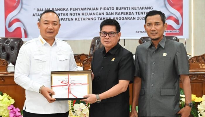 Bupati Alexander Sampaikan Nota Keuangan dan Raperda APBD 2026 dalam Rapat Paripurna DPRD Ketapang