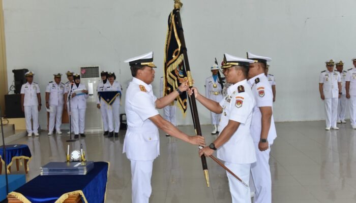 Letkol Laut (P) Avif Hidayaturohman Resmi Nahkodai Lanal Ketapang