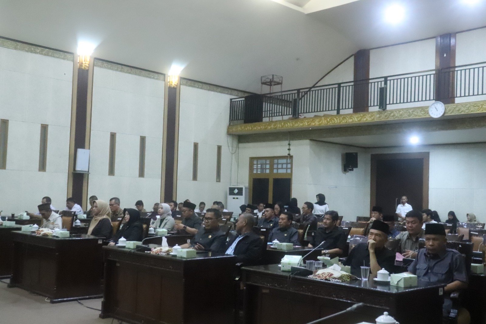 Sidang paripurna DPRD Kabupaten Sambas Pandangan Umum Fraksi soal Rancangan Perubahan APBD Tahun Anggaran 2025.