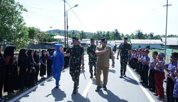 Wabup Sambas Hadiri Pembukaan Karya Bakti Skala Besar Kodaeral XII di Desa Temajuk