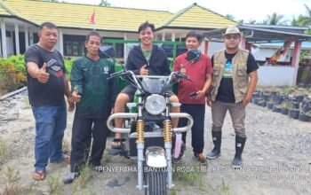Penyerahan bantuan alat pascapanen di Kecamatan Jawai didampingi PPL, Darma Irawan.