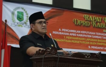 Wakil Bupati Sambas, Heroaldi saat memberikan sambutan di sidang paripurna APBD Perubahan TA 2025.