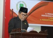 Anggota DPRD Kabupaten Sambas, Mardani saat membacakan hasil pembahasan Banggar DPRD soal Raperda Perubahan APBD 2025.