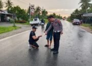 Polisi melakukan olah TKP di lokasi kecelakaan yang menewaskan Oca Fahira (22).