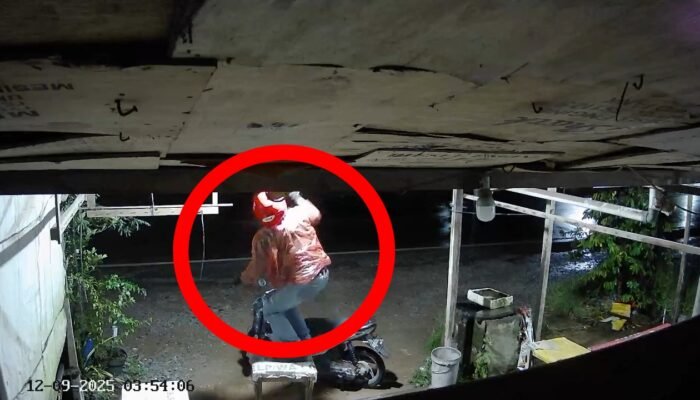 Terekam CCTV, Ternyata Begini Pencuri Lampu di Sungai Pinyuh Beraksi