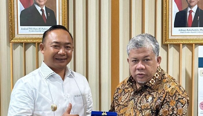 Bupati Alexander Audiensi dengan Wamen Fahri Hamzah, Bahas Penataan Kawasan dan Program Perumahan di Ketapang