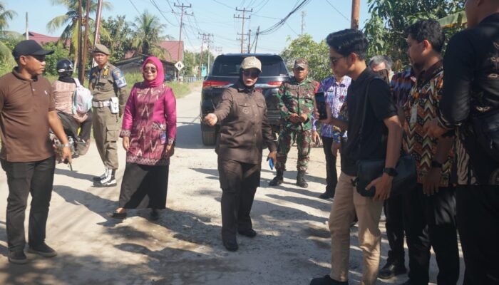 Bupati Erlina Pastikan Jalan Adi Wijaya Antibar Segera Diperbaiki