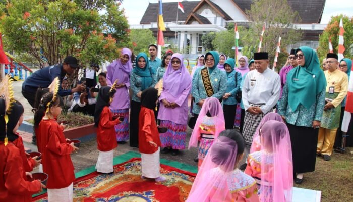 Kunjungi TK Negeri Pembina, Erlina Tekankan Pentingnya PAUD Sebelum SD