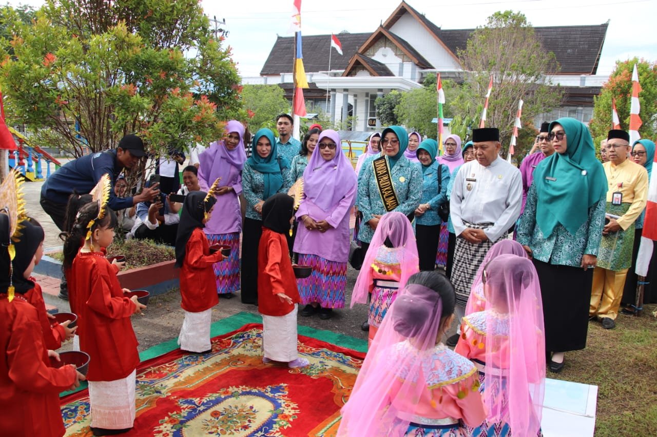Kunjungi TK Negeri Pembina, Erlina Tekankan Pentingnya Satu Tahun PAUD Sebelum SD