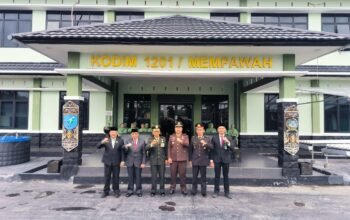 Ketua DPRD Kabupaten Mempawah, Safruddin Asra menghadiri upacara peringatan HUT TNI 2025.