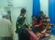 Kondisi korban balap liar di Komplek Patoka Sungai Pinyuh sedang diberikan perawatan medis.