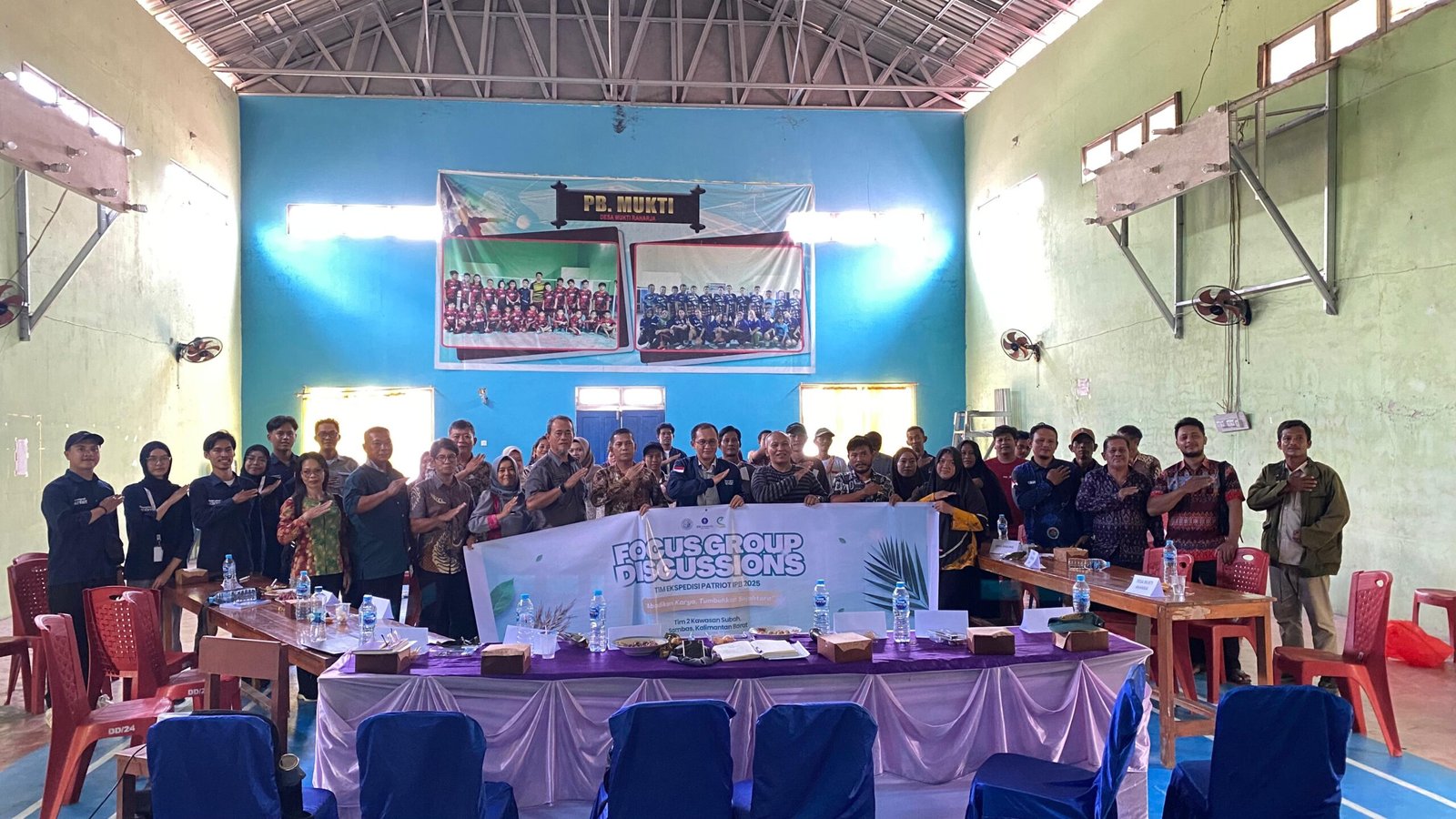 Menggali Potensi Lokal, Tim Ekspedisi Patriot IPB Gelar FGD di Sambas untuk Tentukan Komoditas Unggulan