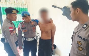 Tersangka MR ditangkap di rumahnya komplek perumahan samping Polres Sambas.