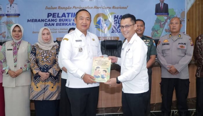 Bupati Ketapang Buka Pelatihan dan Launching Buku Panduan Kurikulum PAUD