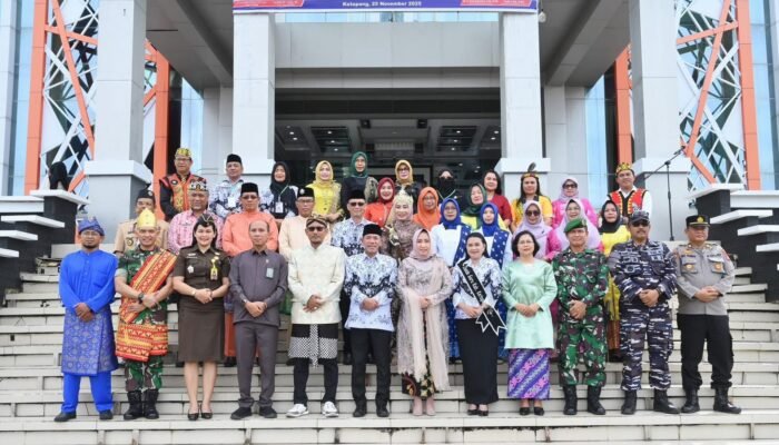 Pemkab Ketapang Peringati HGN dan HUT ke-80 PGRI, Wabup Sampaikan Amanat Mendikdasmen