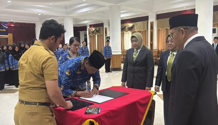 Wakil Bupati Mempawah Lantik 64 Pejabat Fungsional dan Pengawas Sekolah 