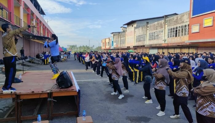 SMAN 1 Sungai Pinyuh Gelar Senam Sehat Rayakan Hari Kesehatan Nasional