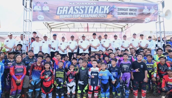 Bupati Ketapang Buka Kejuaraan Grasstrack Piala Bupati 2025, Wadah Pembinaan Atlet Otomotif