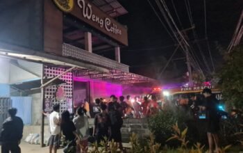 Kebakaran di Weng Coffe Sungai Pinyuh.