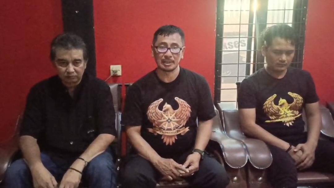 Pengurus DPP PKR, Mohammad Fauzan, S.E (Kiri), Sekjen DPP PKR, Sigit Prawoso, S.Pd (Tengah), Kesekjenan Bidang Komunikasi DPP PKR, Annas Firdaus (Kanan)